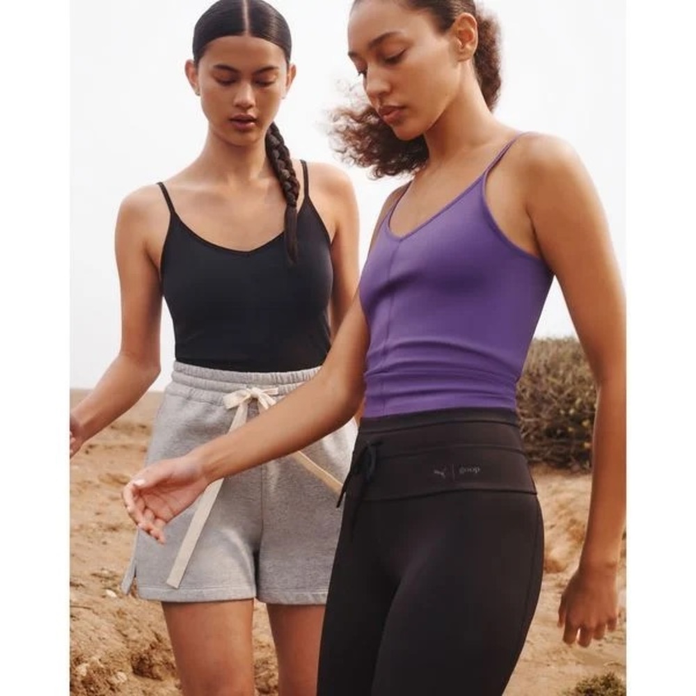 NWT Ships FREE ⭐️PUMA x goop - NEW 💜🦄